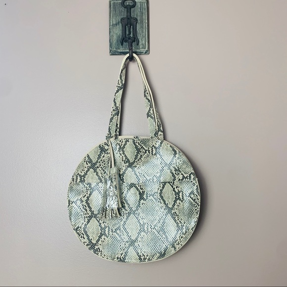 snake print round bag - Picture 1 of 5
